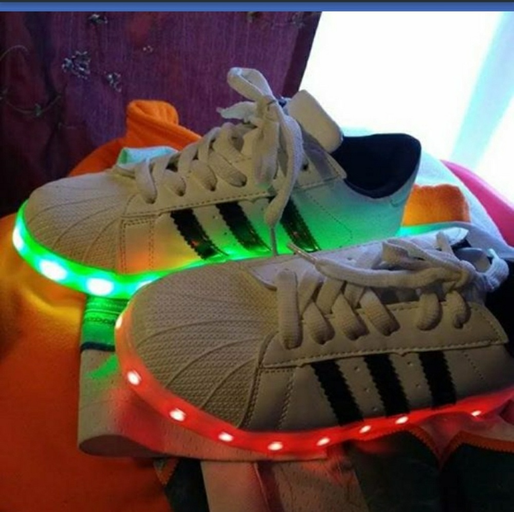 Flashing sneakers for boy or girl